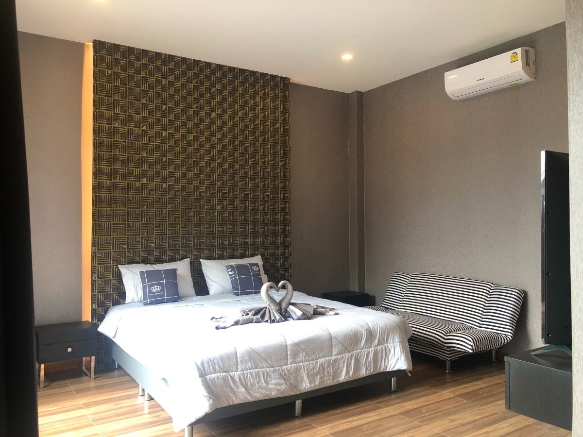1 Bed Condo — photo 5