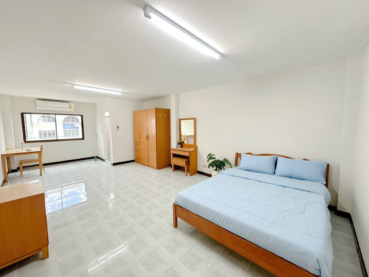 Condo · Wang Thonglang, bangkok — photo 1