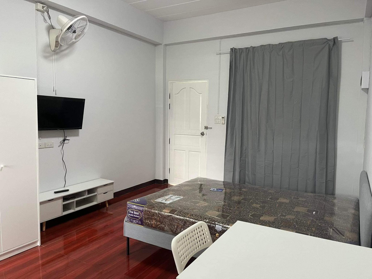 1 Bed Condo — photo 2