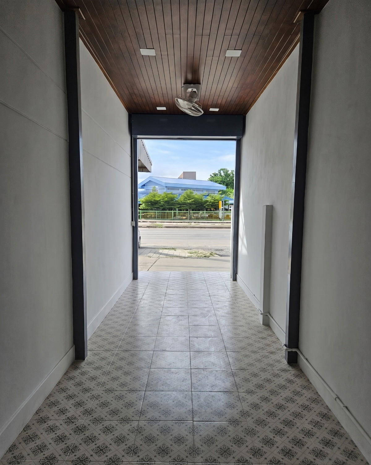 1 Bed Condo — photo 2