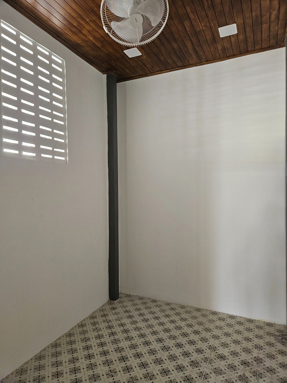 1 Bed Condo — photo 3
