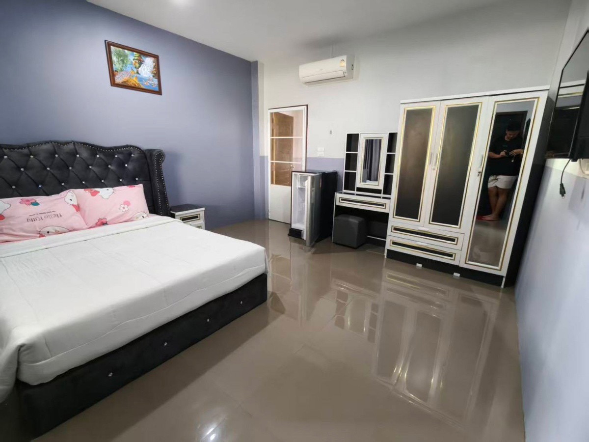 1 Bed Condo — photo 3