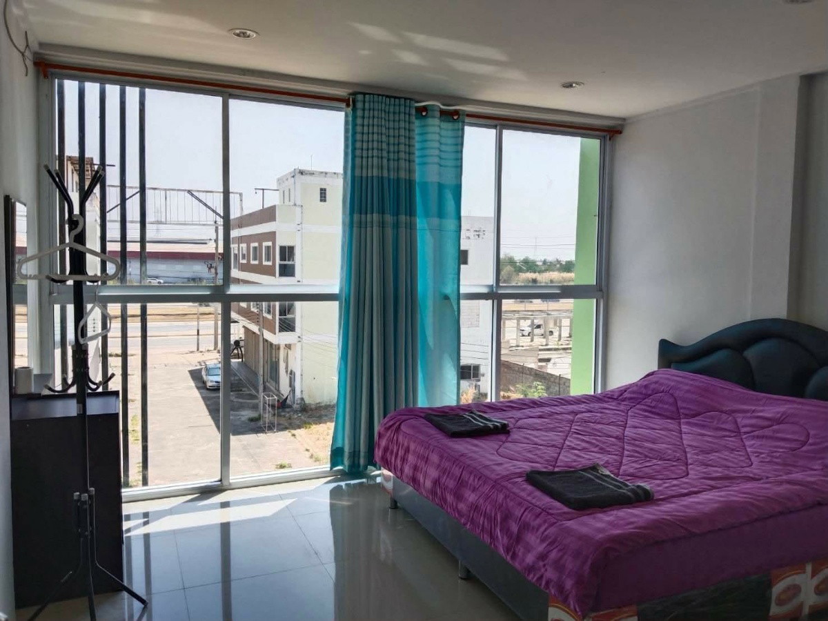 1 Bed Condo
