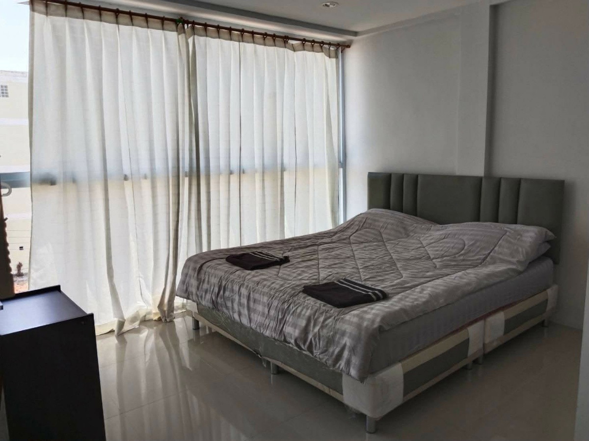 1 Bed Condo — photo 3