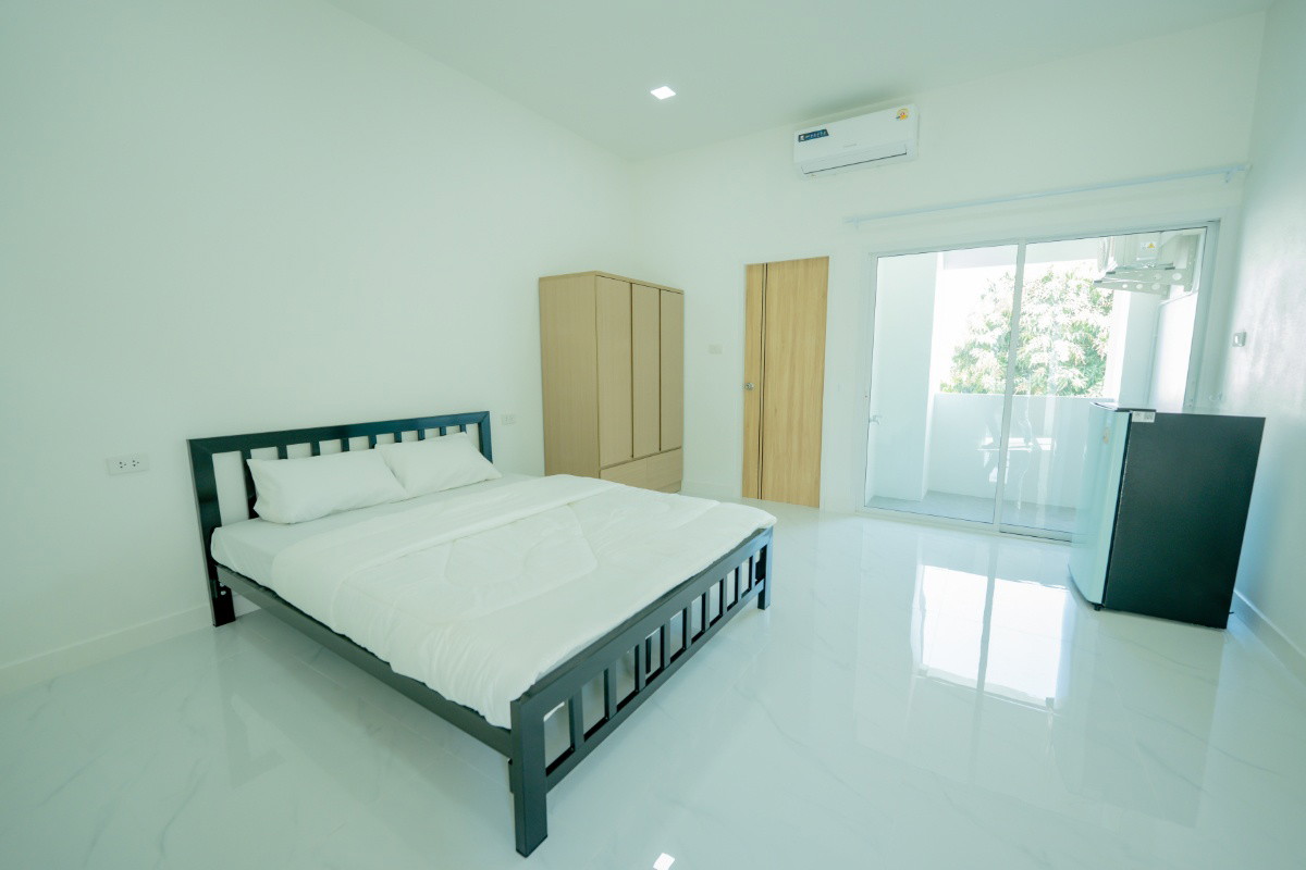 1 Bed Condo — photo 2