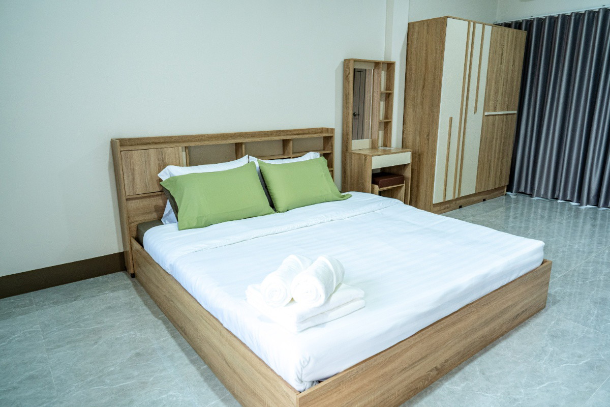 1 Bed Condo — photo 1
