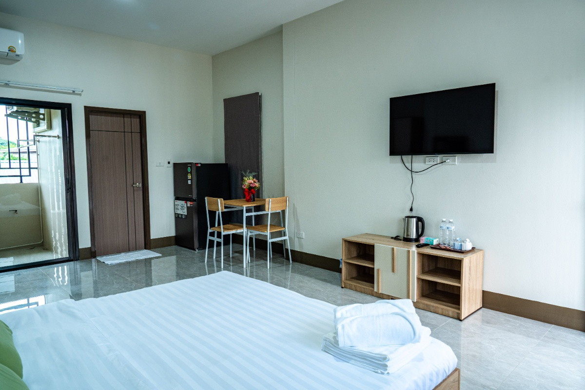 1 Bed Condo — photo 2
