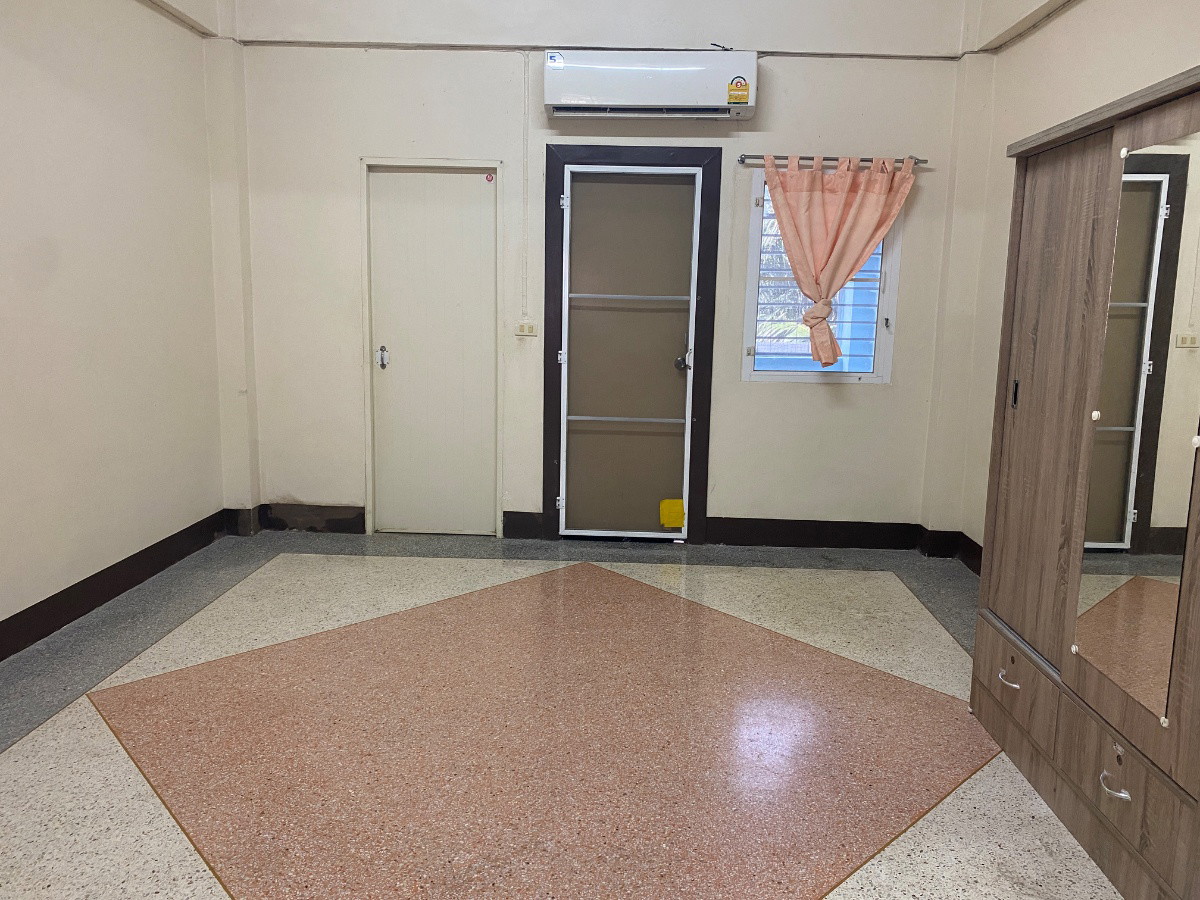 1 Bed Condo — photo 1