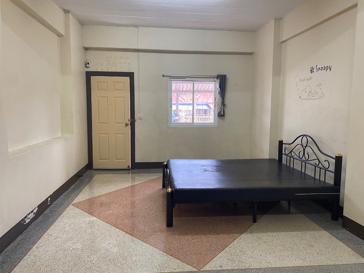 1 Bed Condo — photo 2