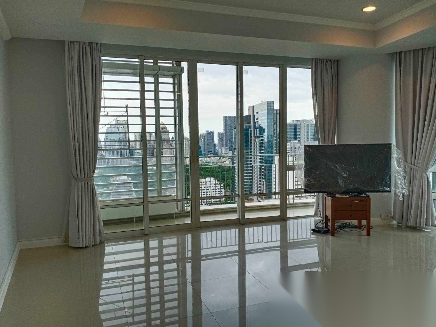 3 Bedroom Condo for sale at Baan Rajprasong [Leasehold] — photo 1