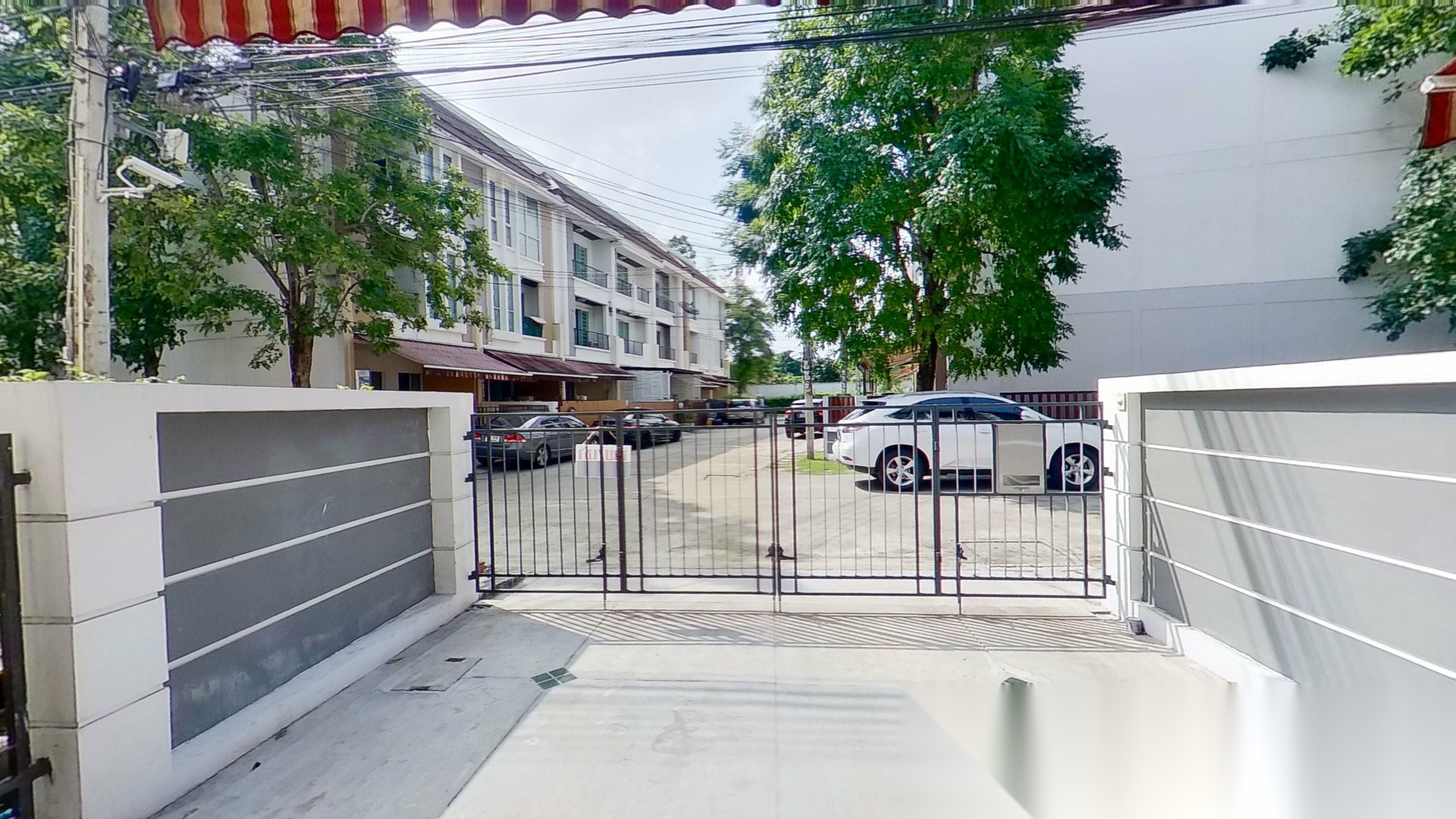 3 Bedroom Townhouse for sale at Ban Klang Mueang S-Sense Sathorn-Taksin 2 — photo 2