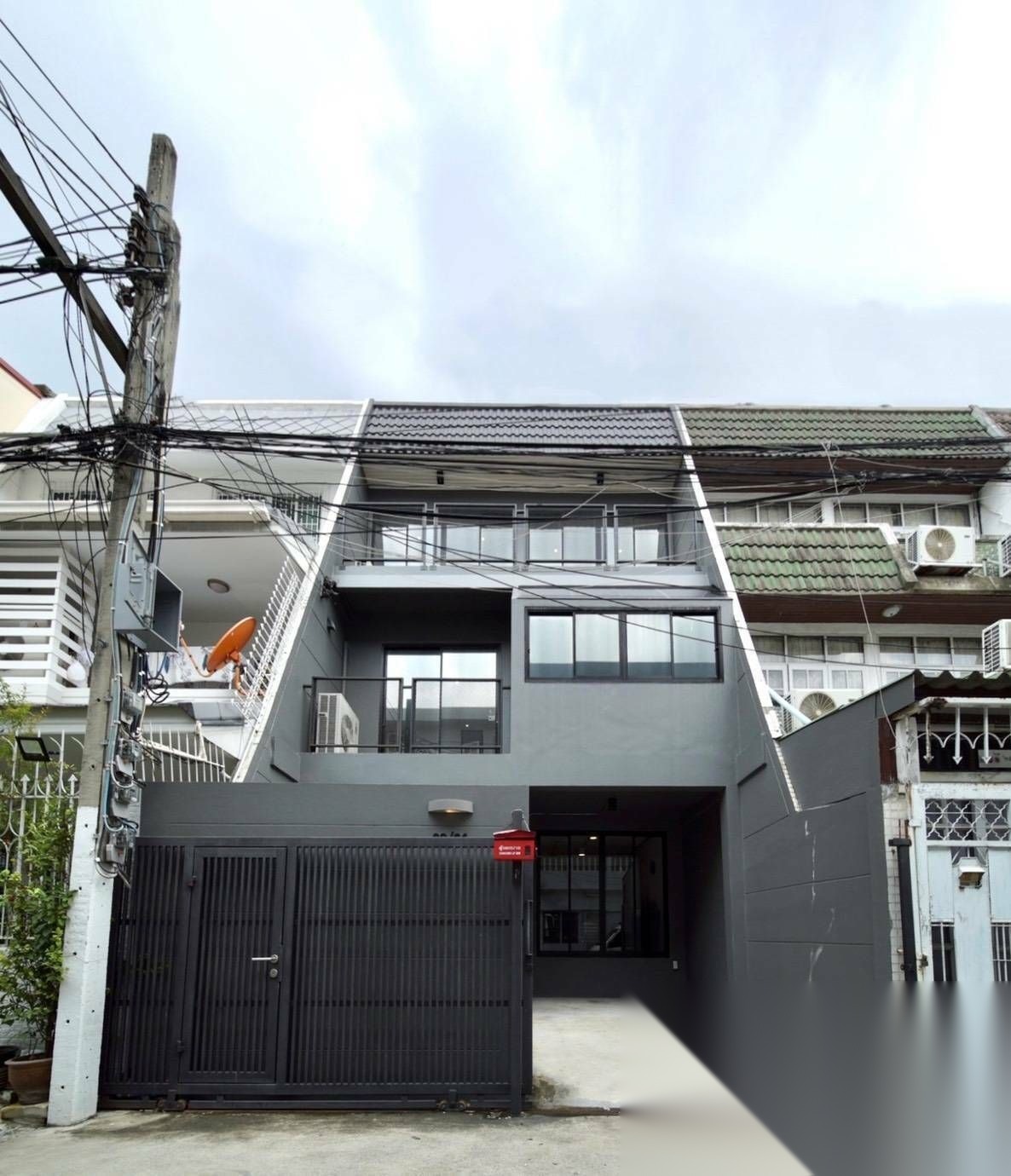 Modern House for Sale in Soi Ekkamai 22 — photo 2