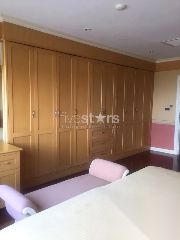 3 Bedroom Condo for sale at Royal River Place — photo 3