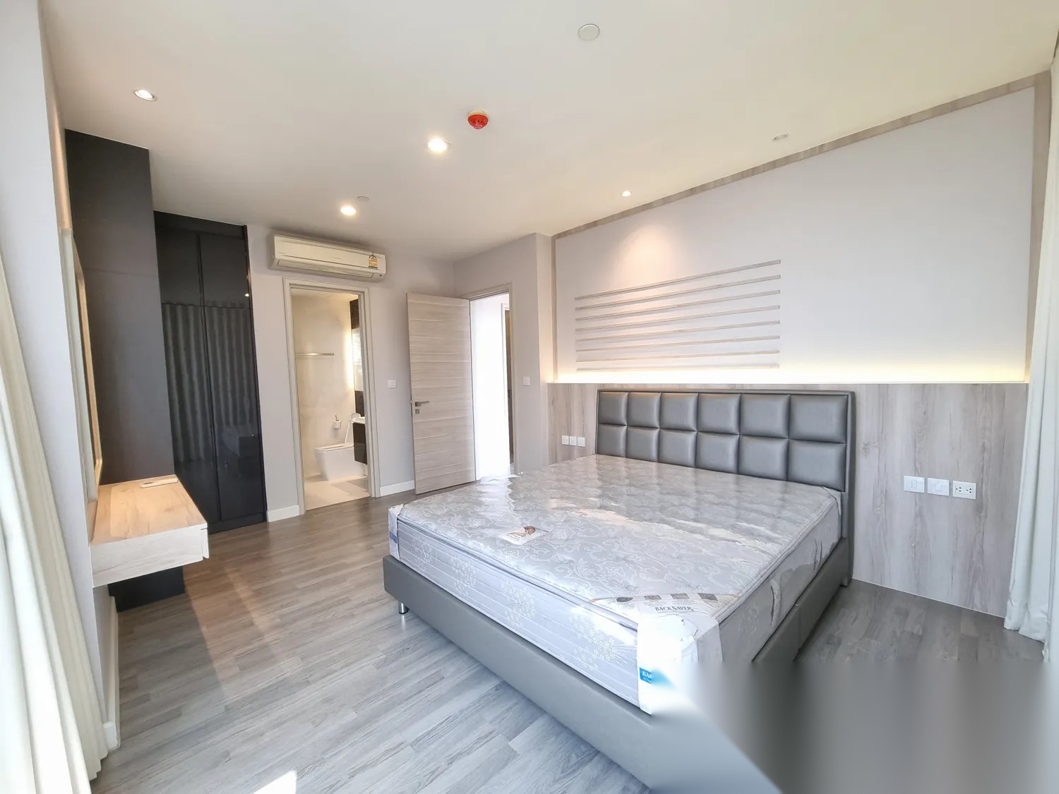 2 Bedroom Condo for sale at The Room Sathorn-TanonPun — photo 1