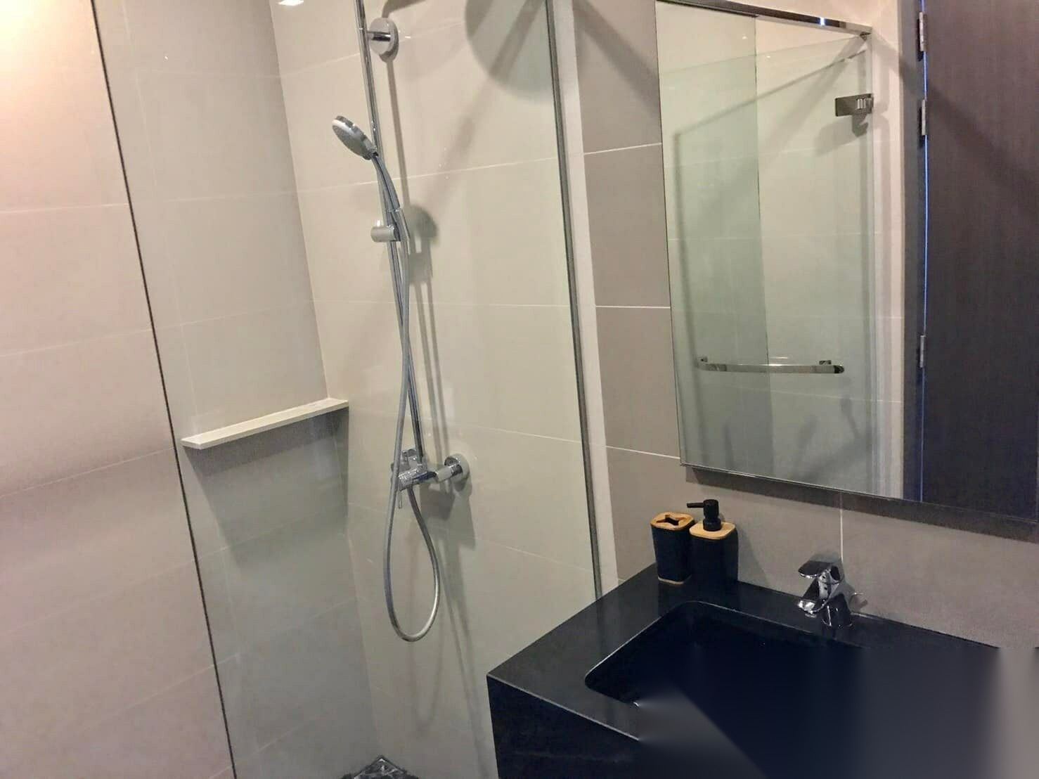 1 Bedroom Condo for sale at Edge Sukhumvit 23 — photo 5