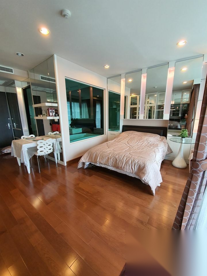 Studio Condo for sale at The Address Chidlom — photo 2