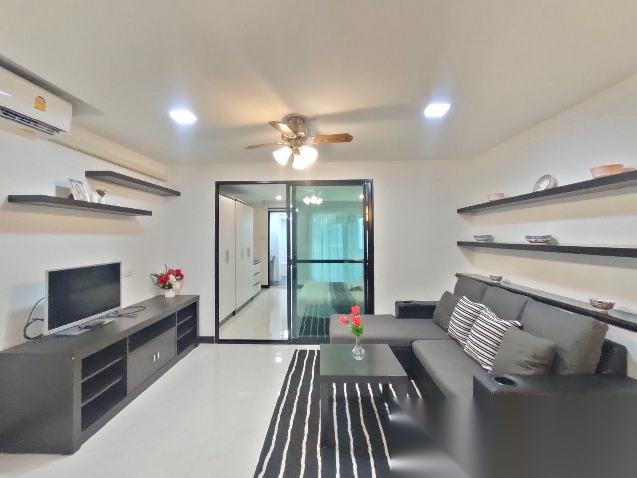 1 Bedroom Condo for sale at ITF Silom Palace — photo 5