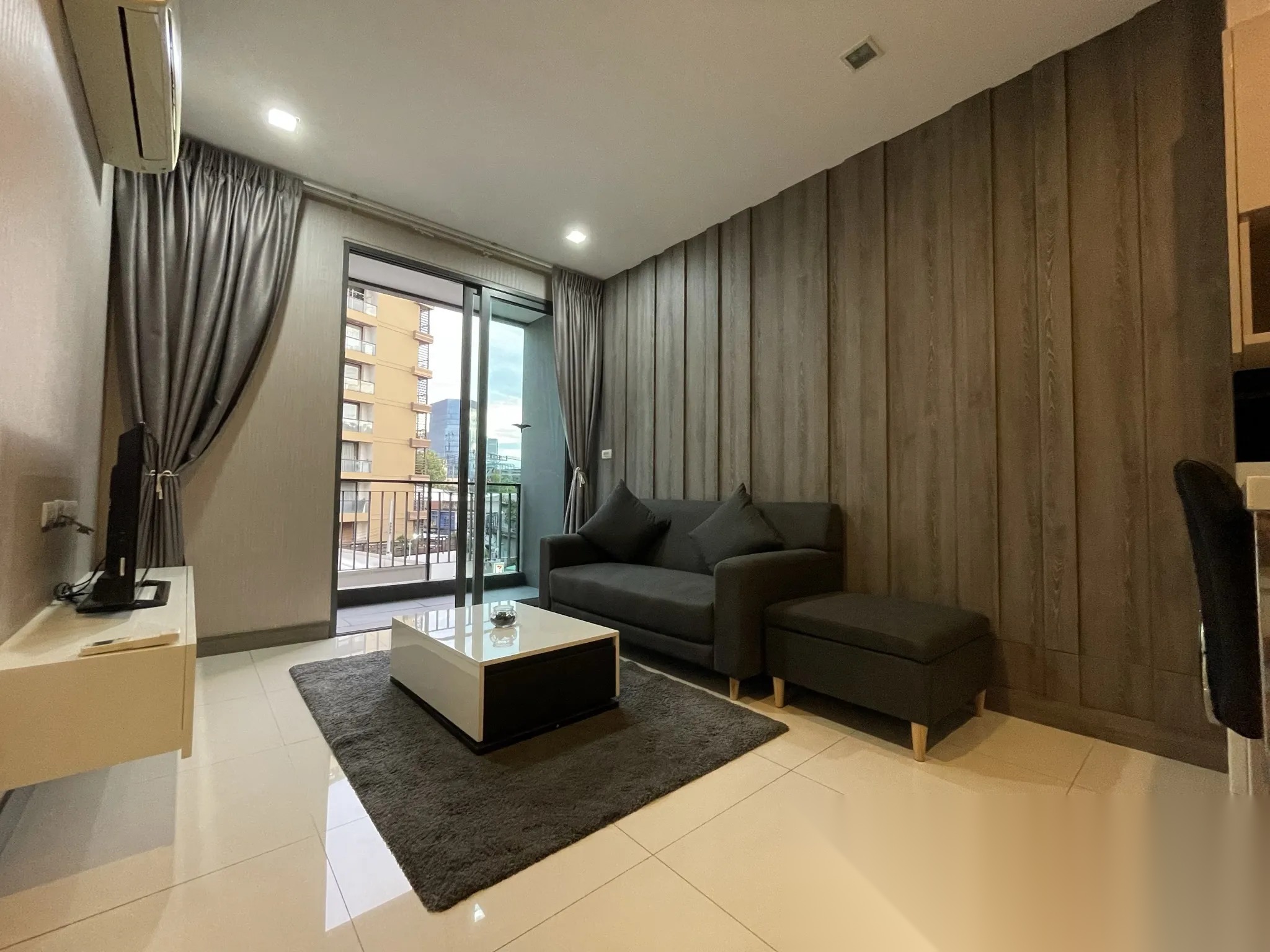 1 Bedroom Condo for sale at Trapezo Sukhumvit 16 — photo 1