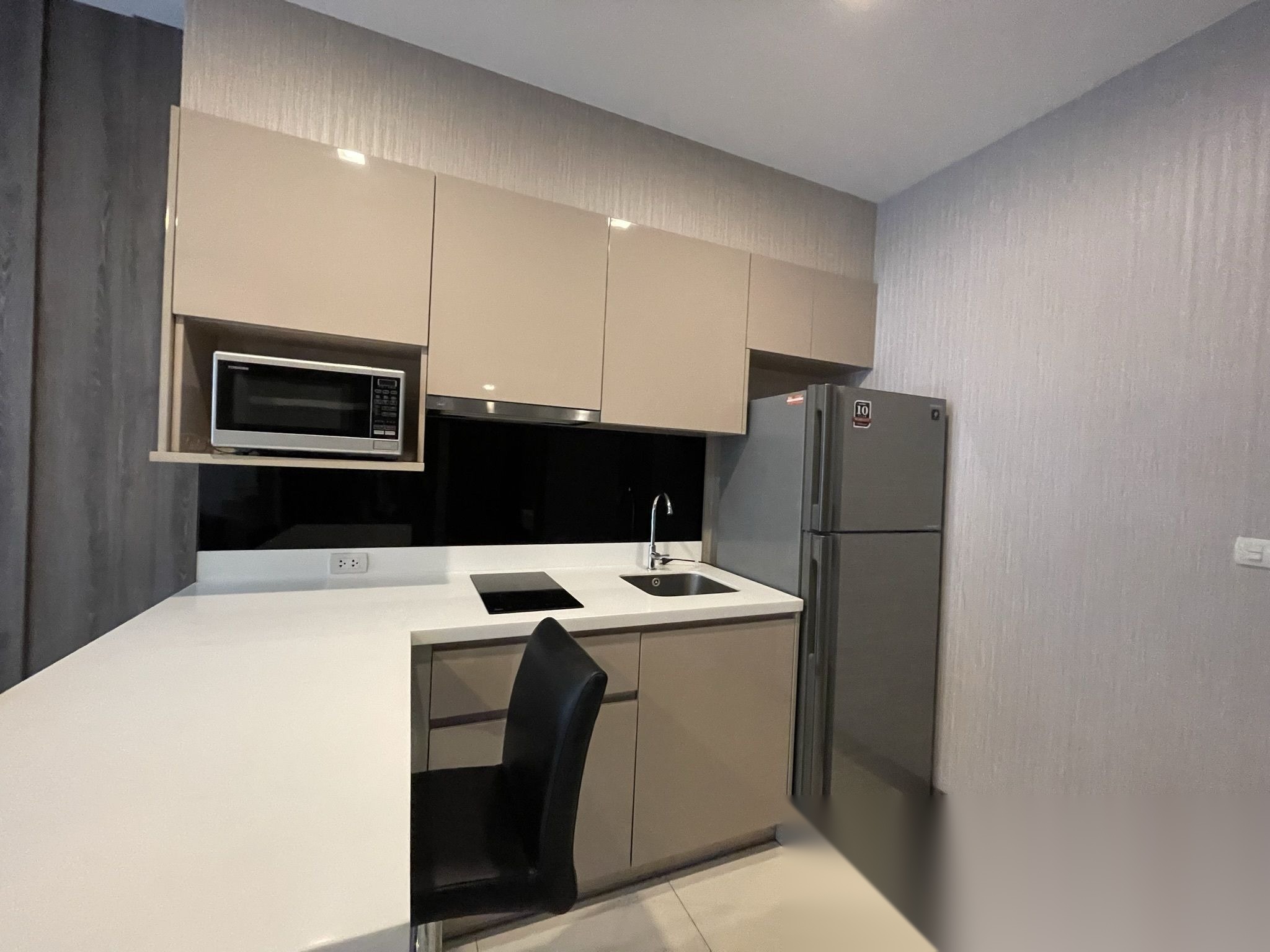 1 Bedroom Condo for sale at Trapezo Sukhumvit 16 — photo 3