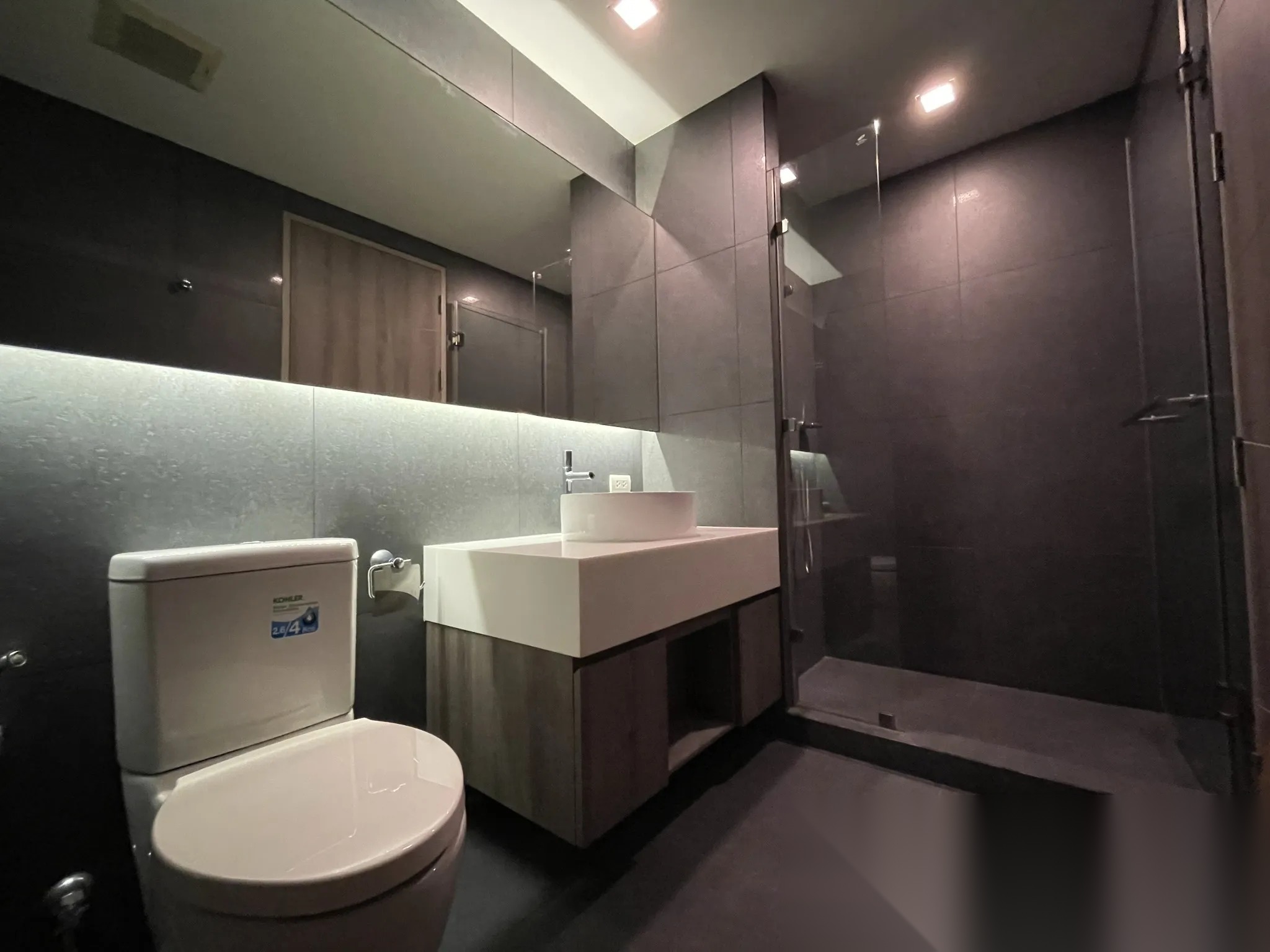 1 Bedroom Condo for sale at Trapezo Sukhumvit 16 — photo 5