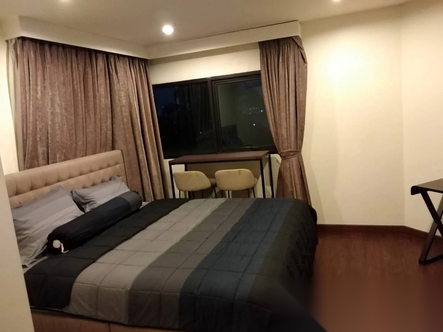 2 Bedroom Condo for sale at Sathorn Gardens — photo 1