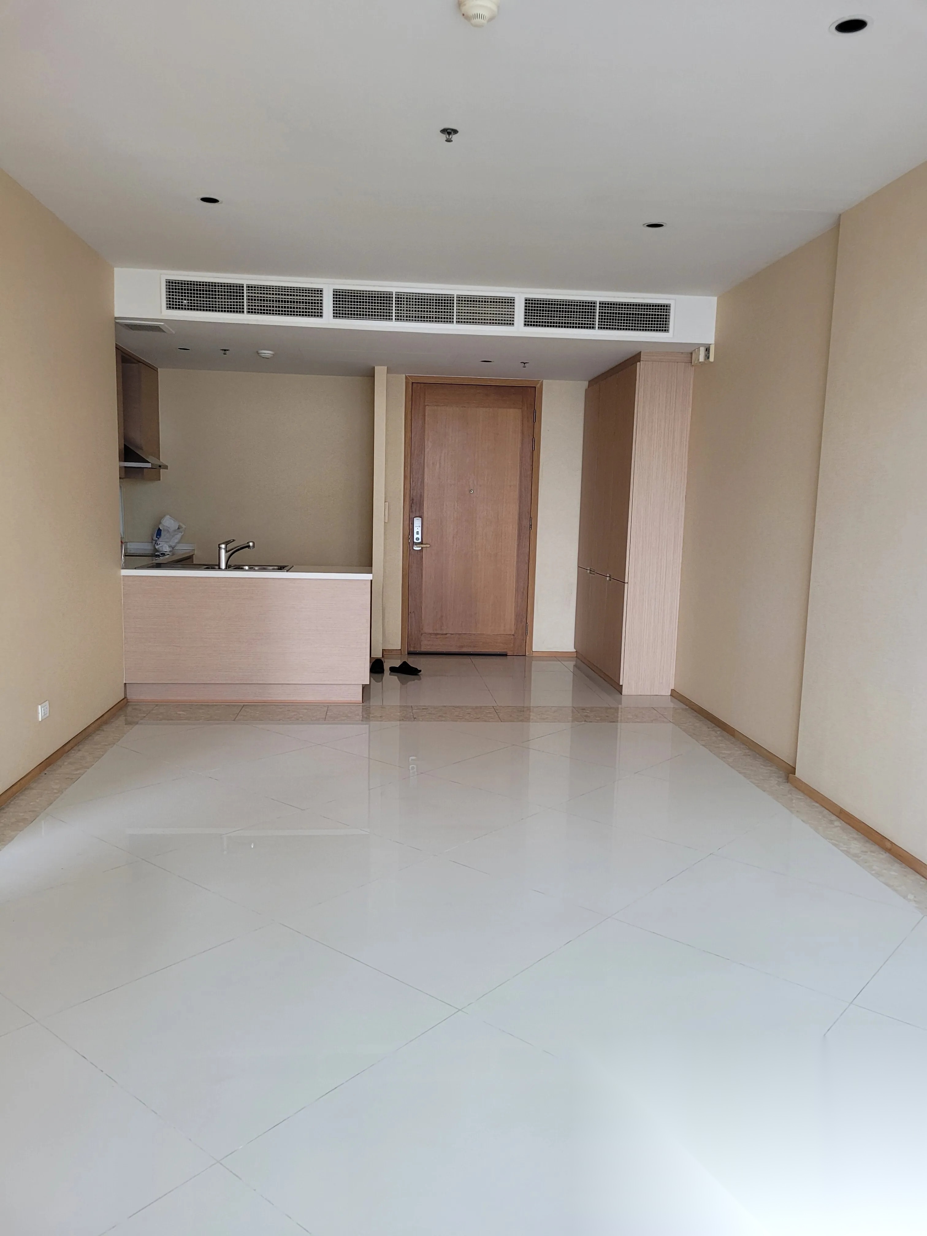 1 Bedroom Condo for sale at The Empire Place — photo 1