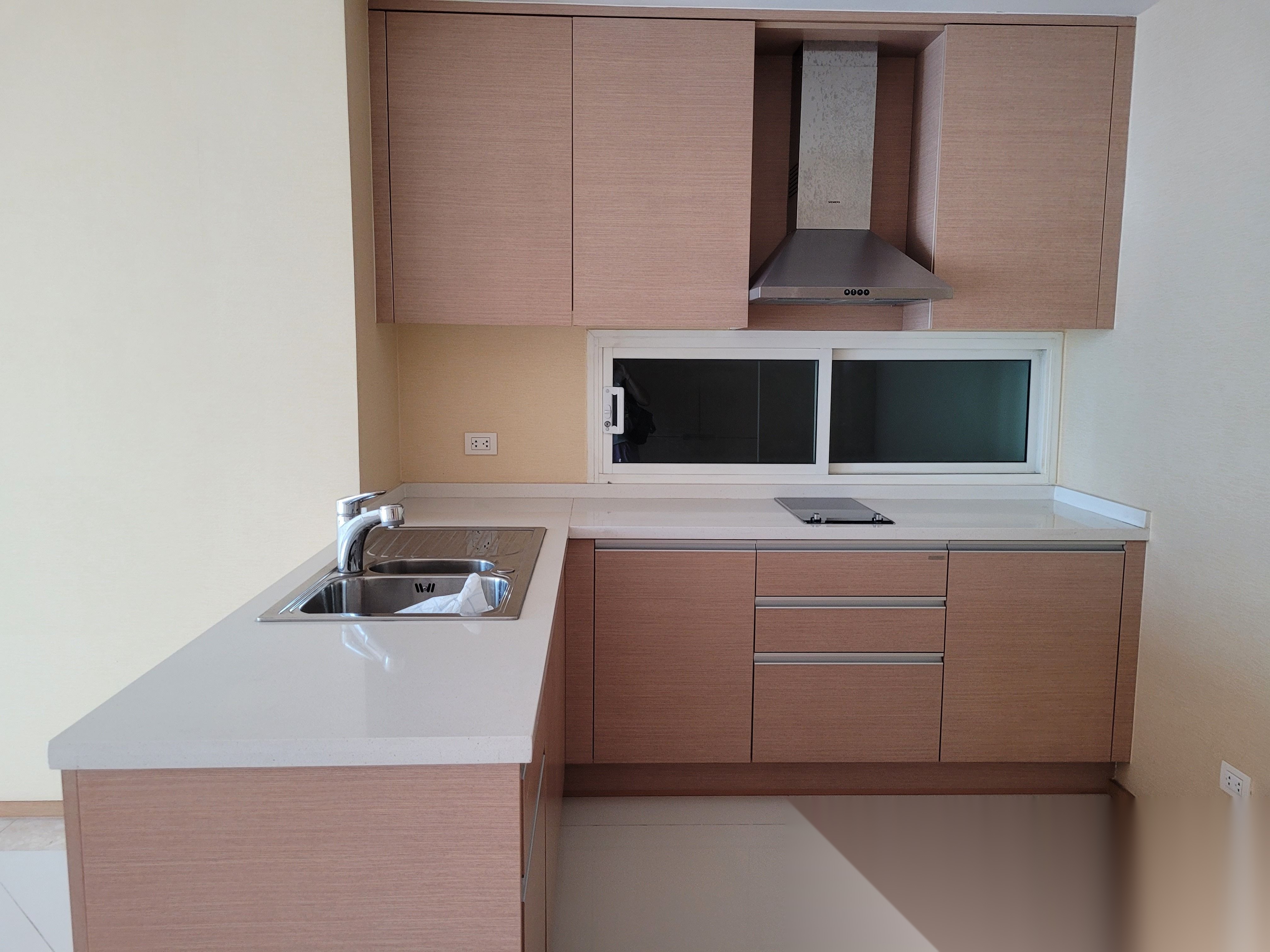 1 Bedroom Condo for sale at The Empire Place — photo 2