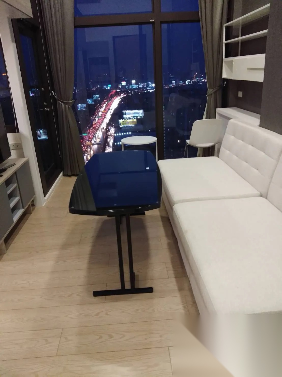 1 Bedroom Condo for sale at Chewathai Residence Asoke — photo 2