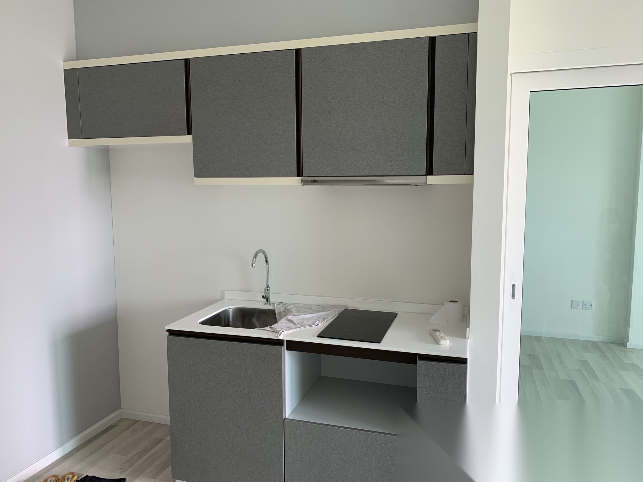 1 Bedroom Condo for sale at The Key Sathorn-Charoenraj — photo 4