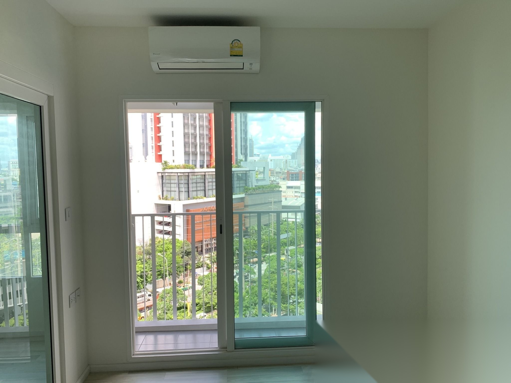 1 Bedroom Condo for sale at The Key Sathorn-Charoenraj — photo 5