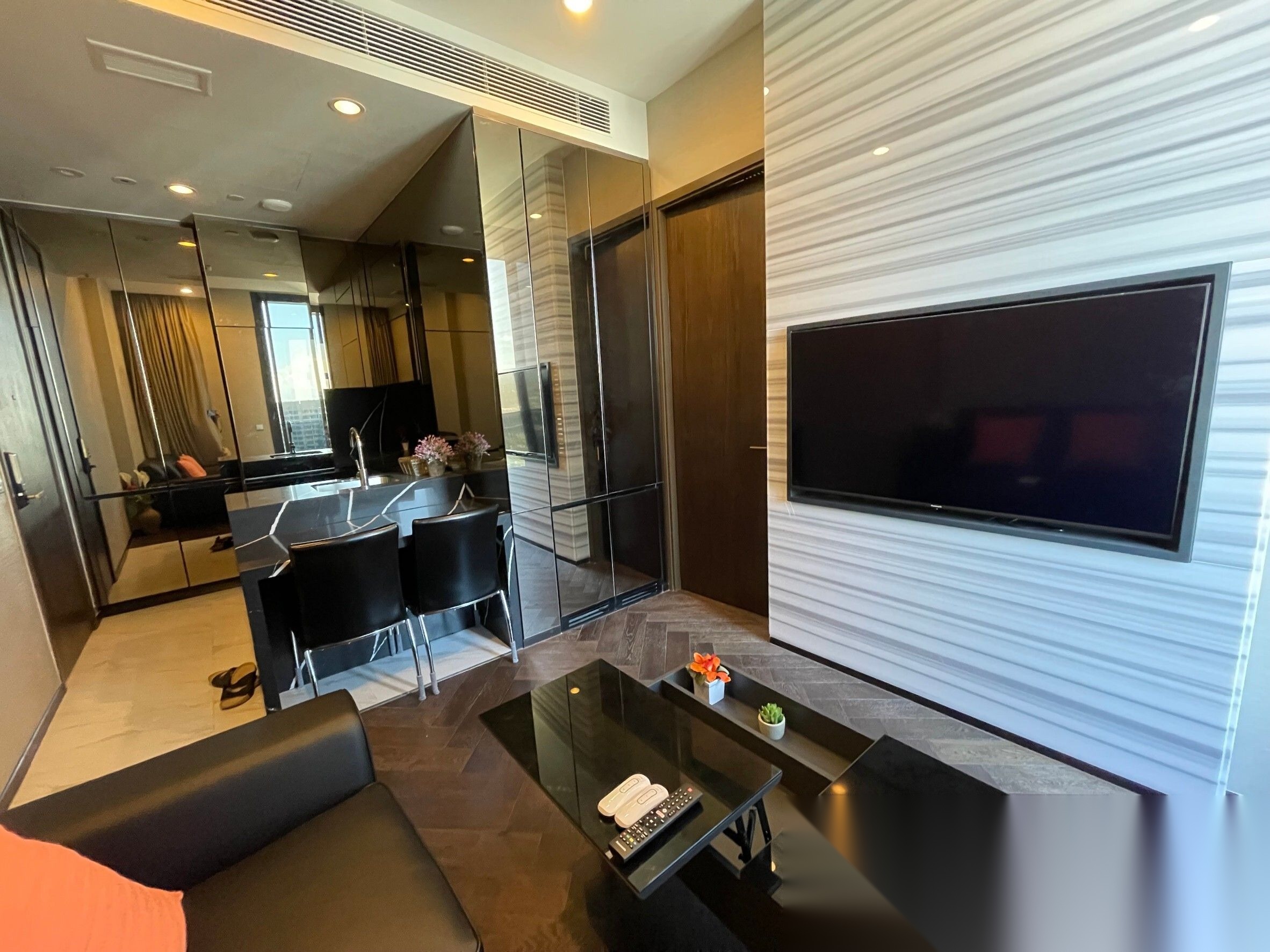 1 Bedroom Condo for sale at The Esse Sukhumvit 36 — photo 2