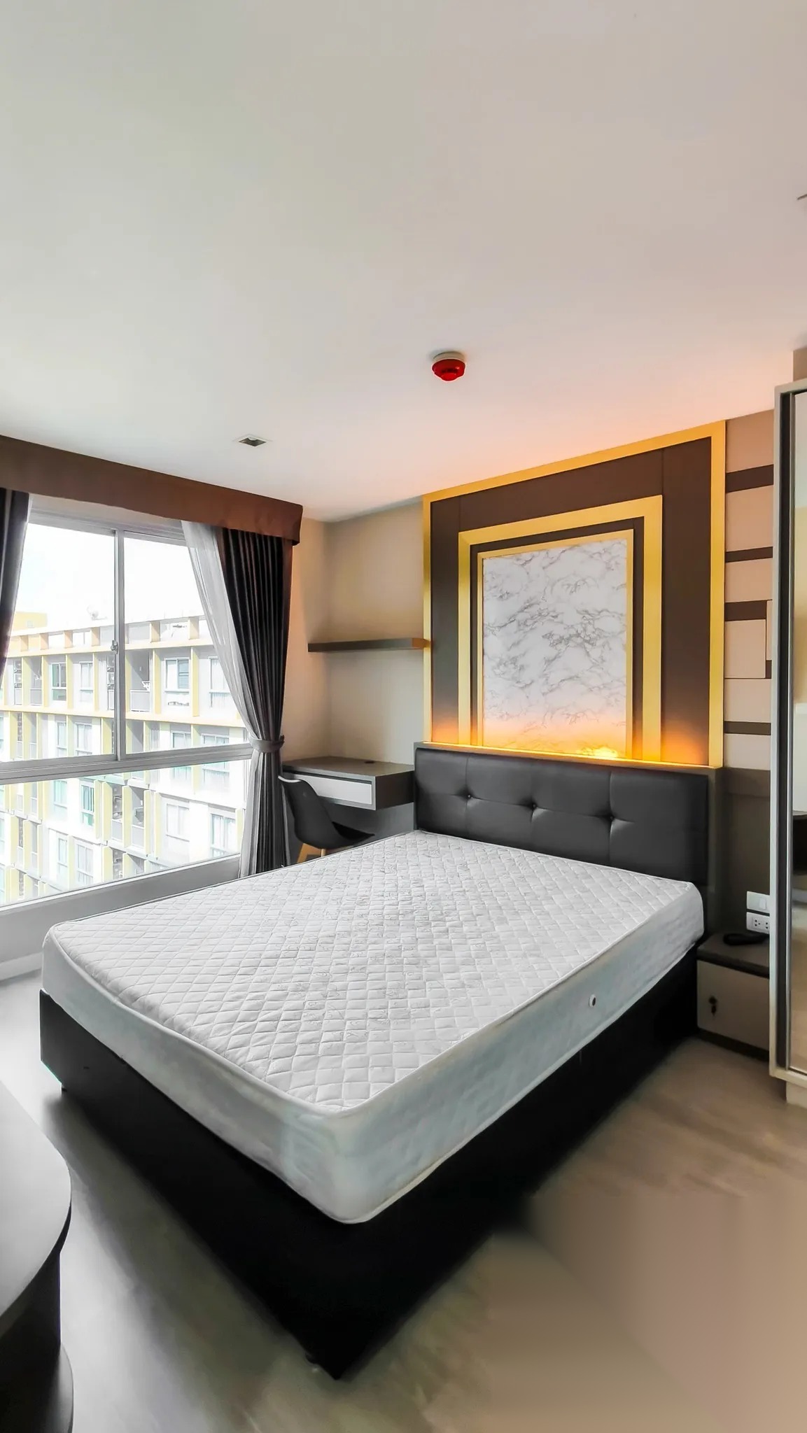 1 Bedroom Condo for sale at Metro Luxe Rama 4 — photo 1