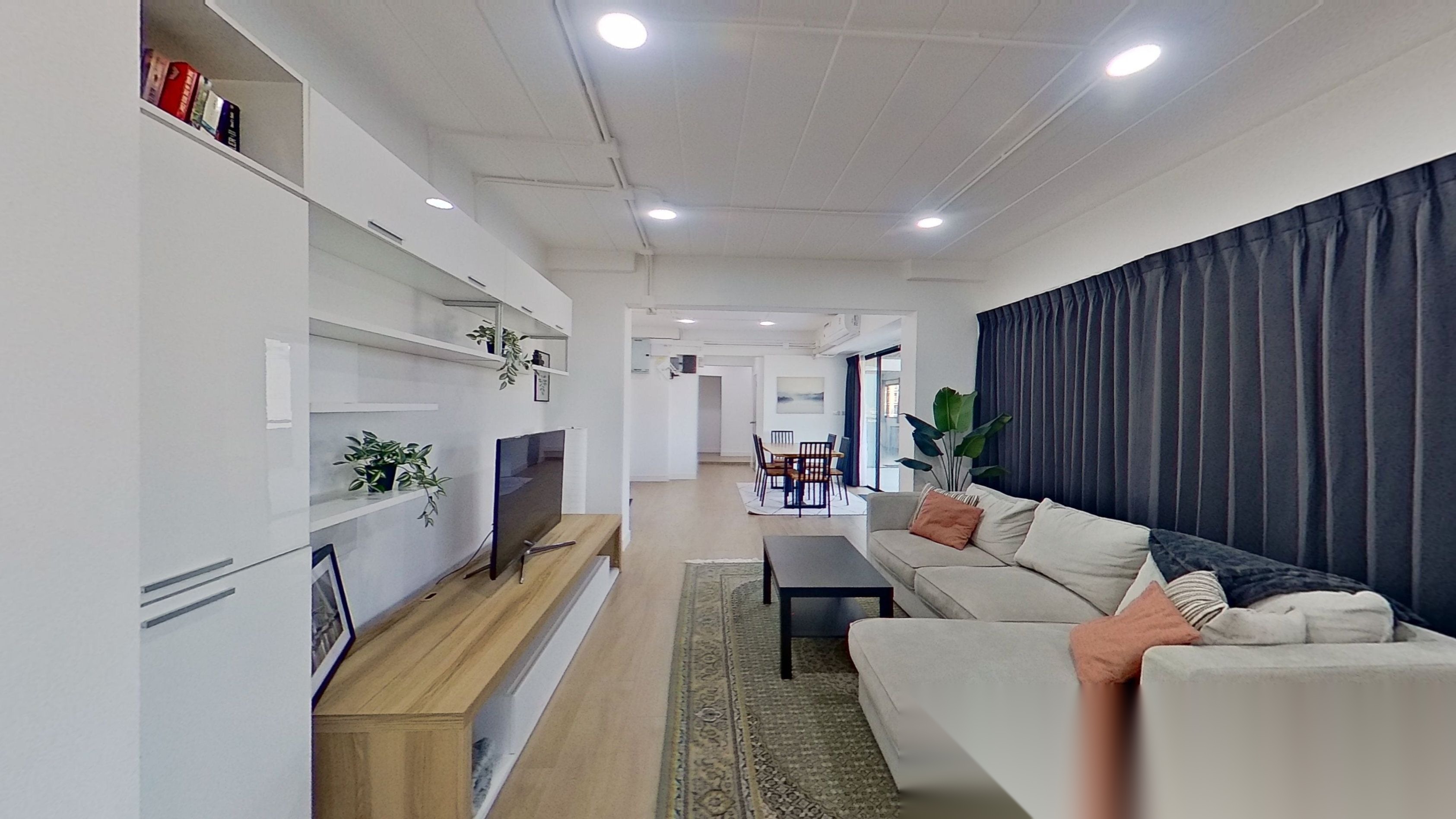 3 Bedroom Condo for sale at Family Condominium — photo 1