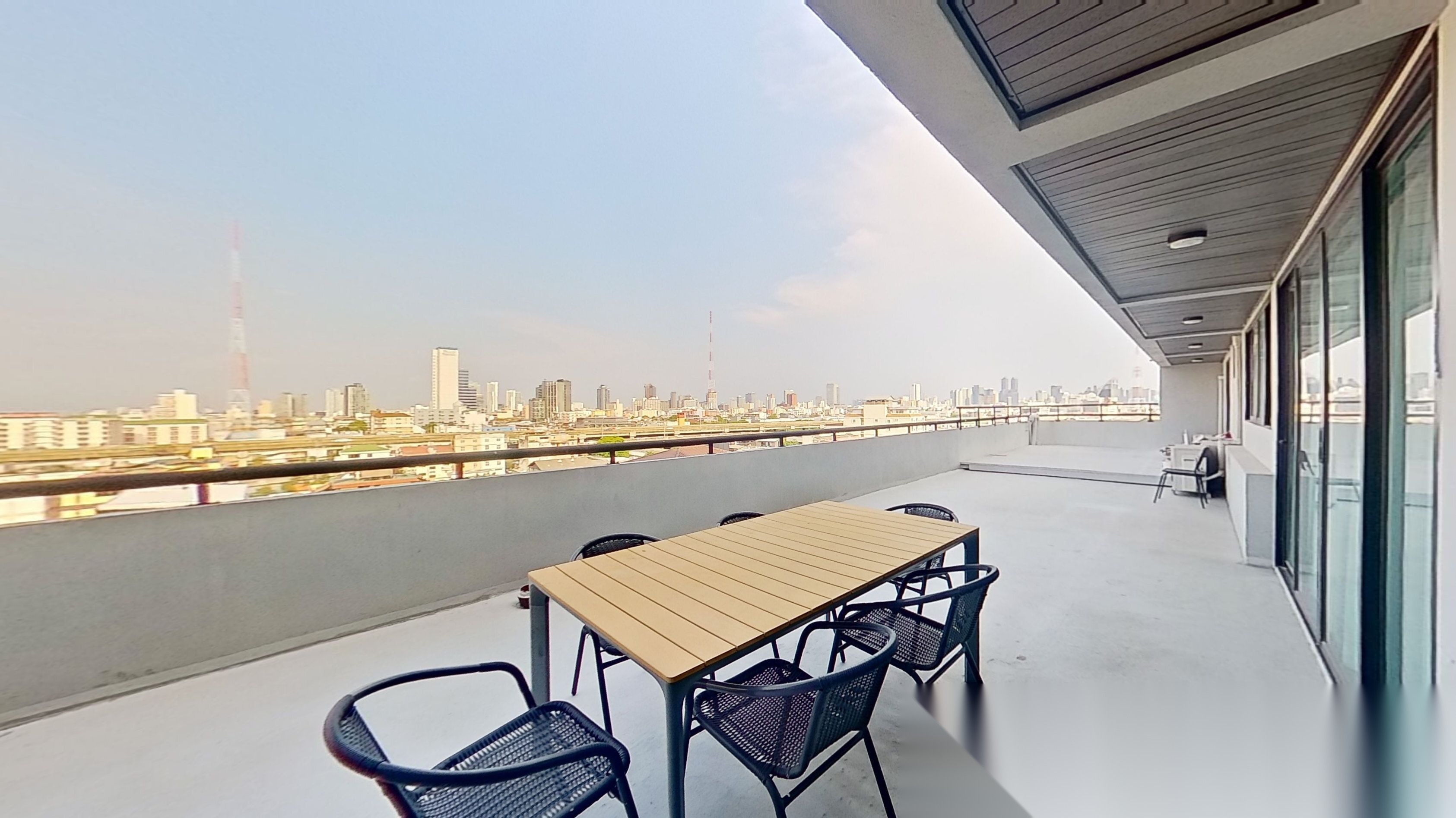3 Bedroom Condo for sale at Family Condominium — photo 2