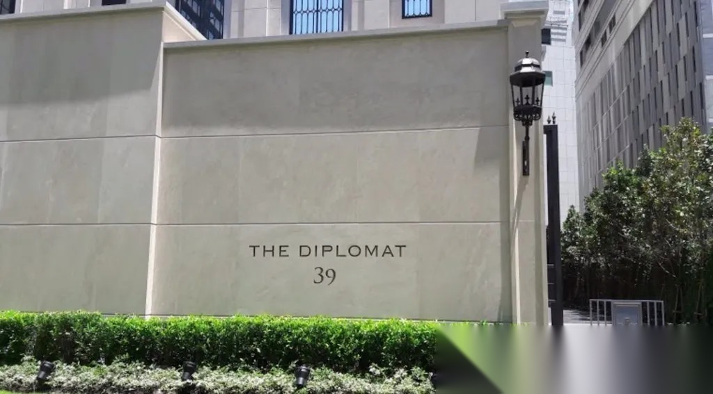 2 Bedroom Condo for sale at The Diplomat 39 — photo 2