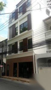 4 Storey Townhouse For Sale In Soi Prommitr — photo 1