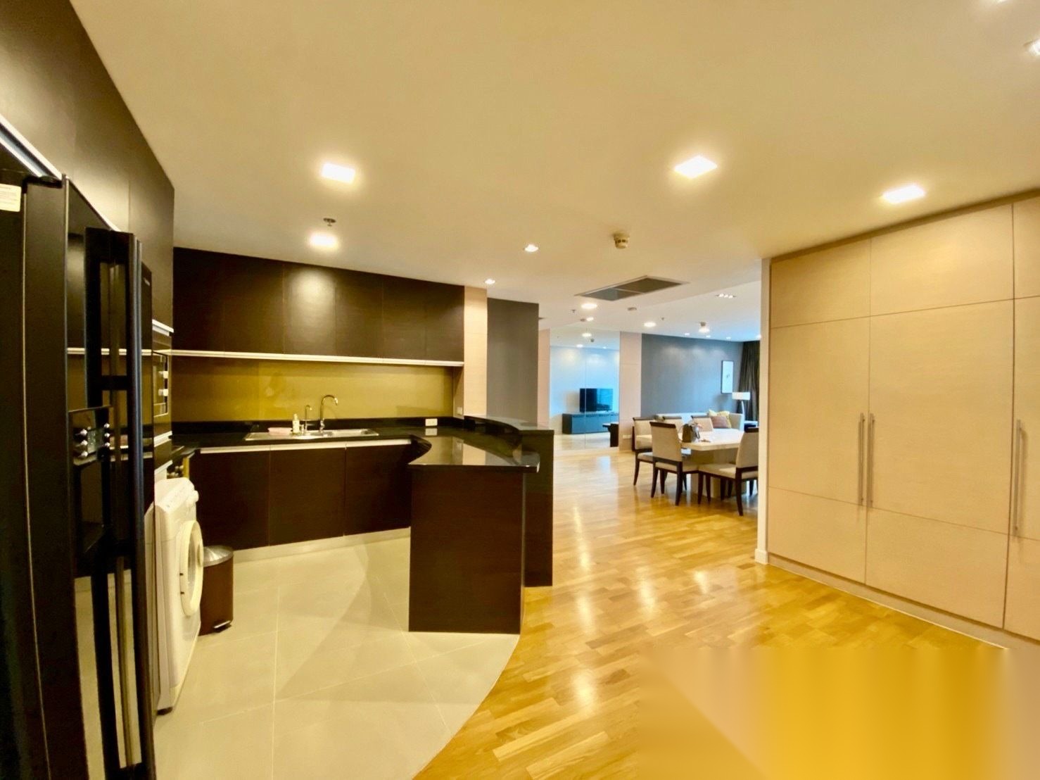 2 Bedroom Condo for sale at Urbana Sathorn — photo 4