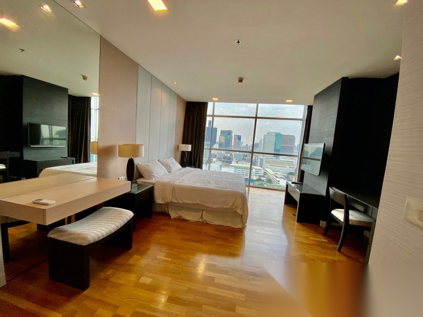 2 Bedroom Condo for sale at Urbana Sathorn — photo 5