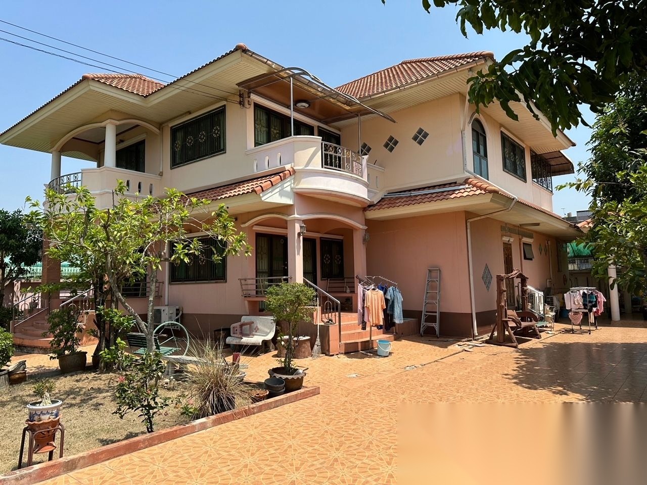 Single Detached House for Sale near Borommaratchachonnani Road — photo 1