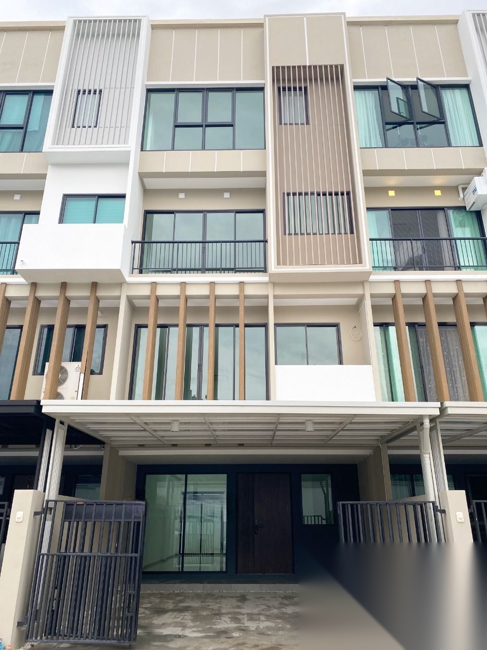 3 Bedroom Townhouse for sale at The Blisz Sathorn - Charan 35 — photo 2