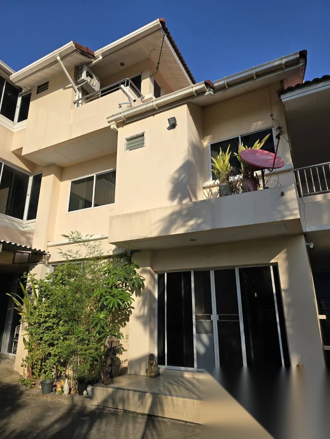 3-Stories House for Sale/Rent in soi Ramintra — photo 1