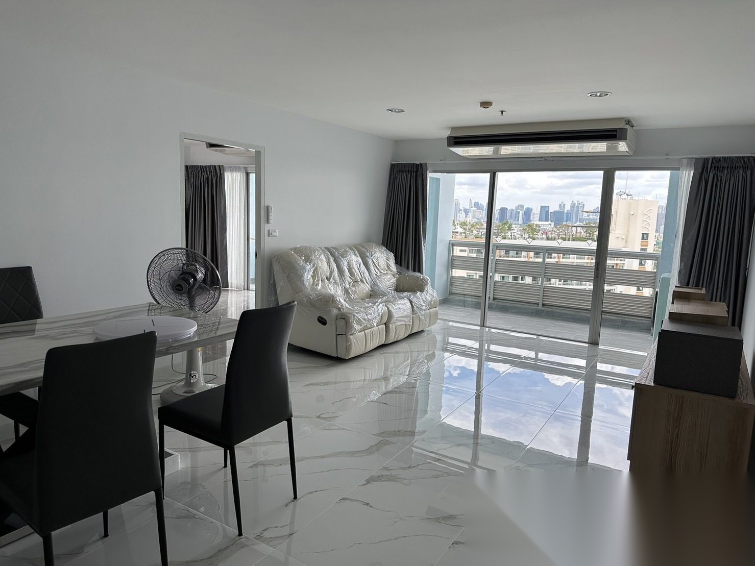 3 Bedroom Condo for sale at Modern Home Tower The Exclusive — photo 1
