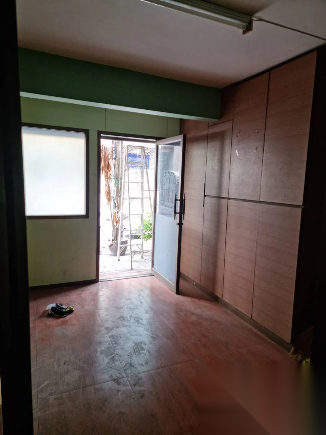 Commercial Building for Sale in Chinatown — photo 1