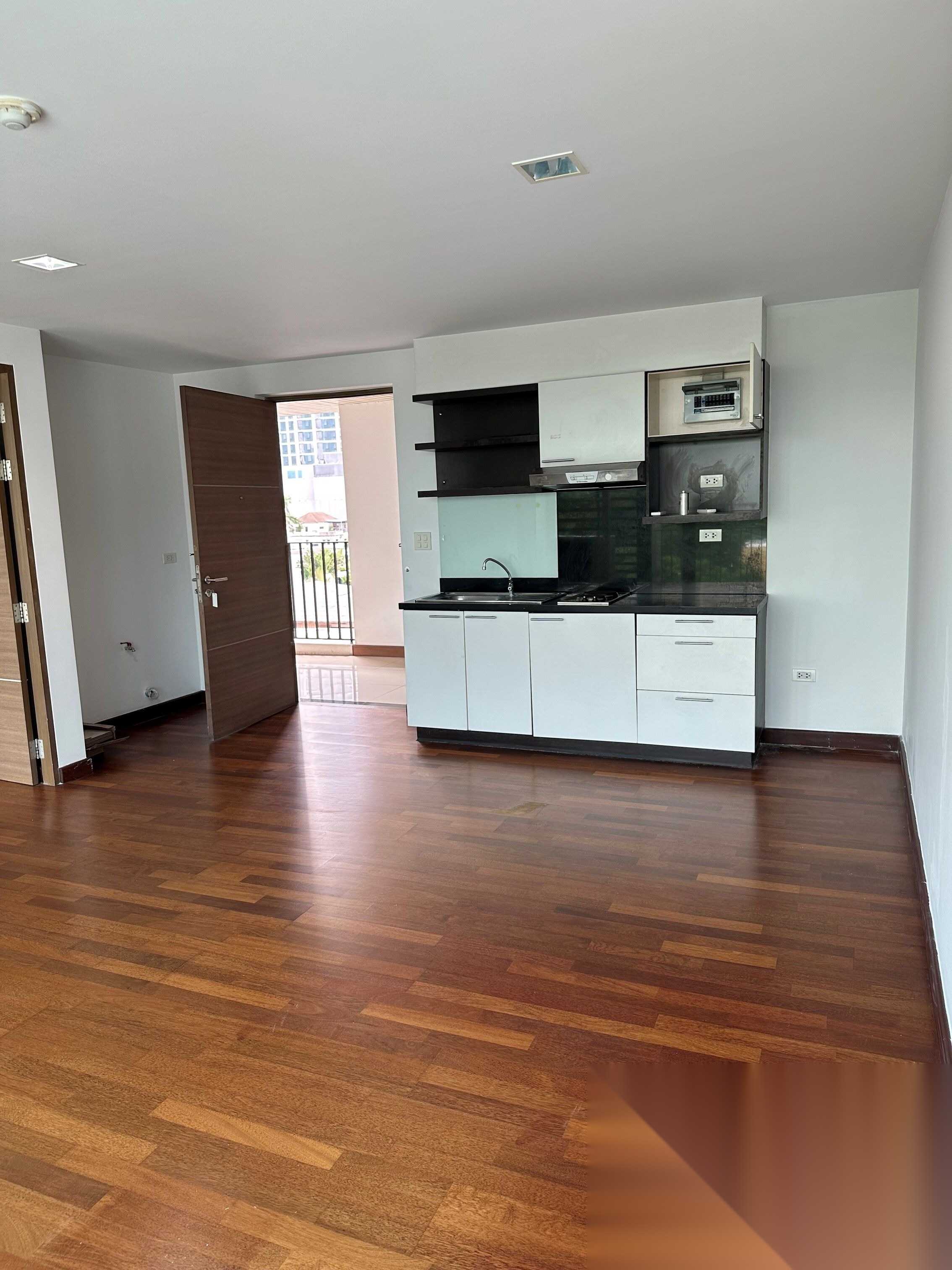 1 Bedroom Condo for sale at DLV Thonglor 20 — photo 4