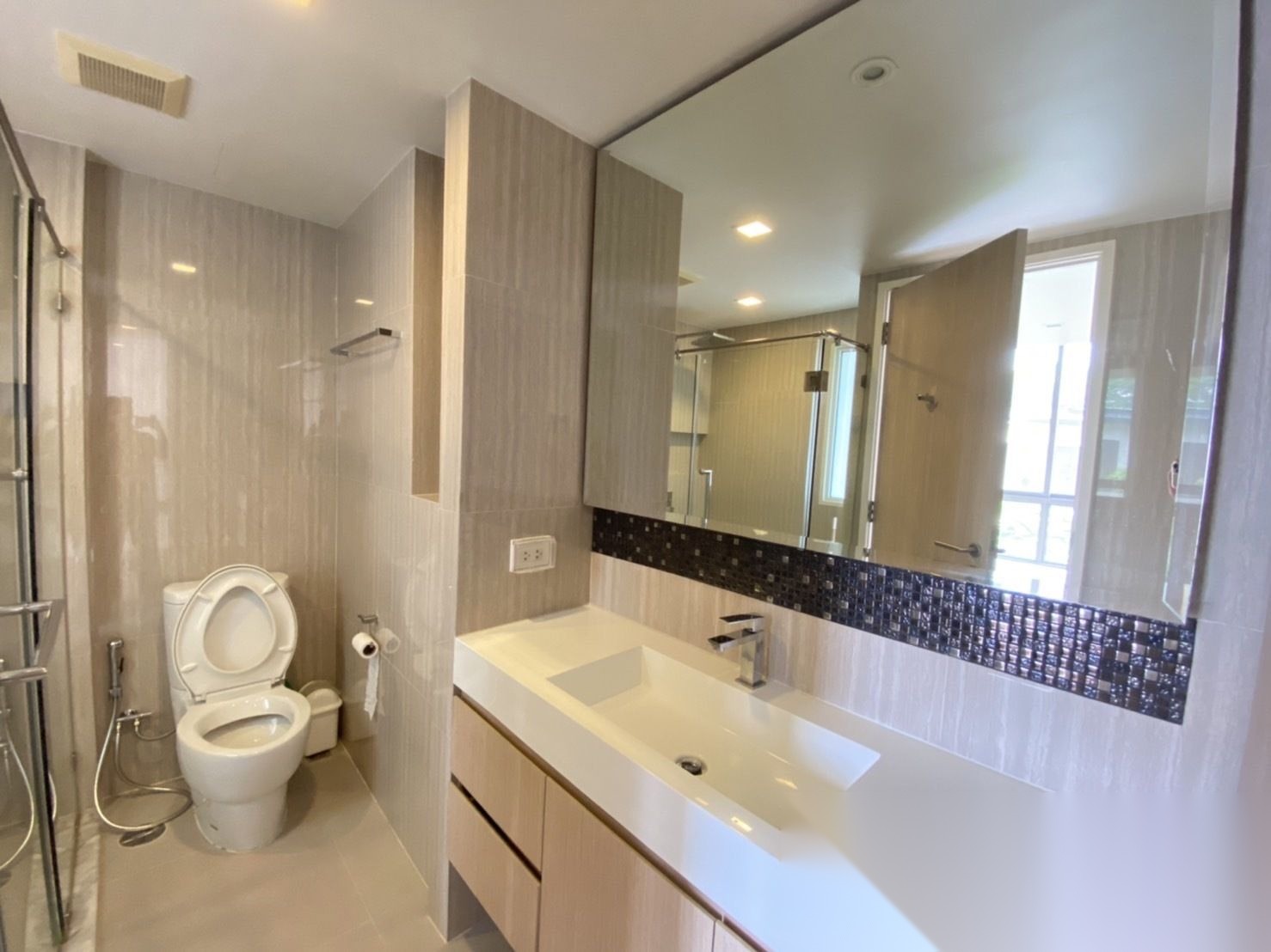 1 Bedroom Condo for sale at Downtown 49 — photo 5