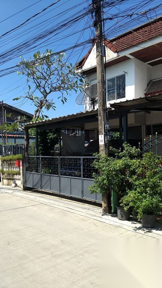 Townhouse Behind Ramintra 42 for Sale — photo 2