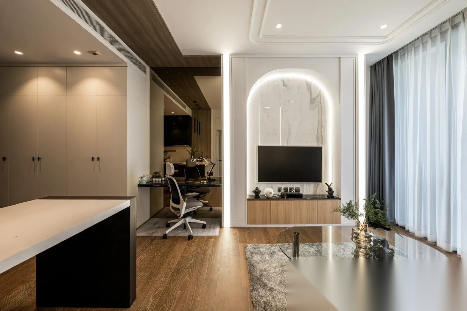 1 Bedroom Condo for sale at Muniq Langsuan — photo 1