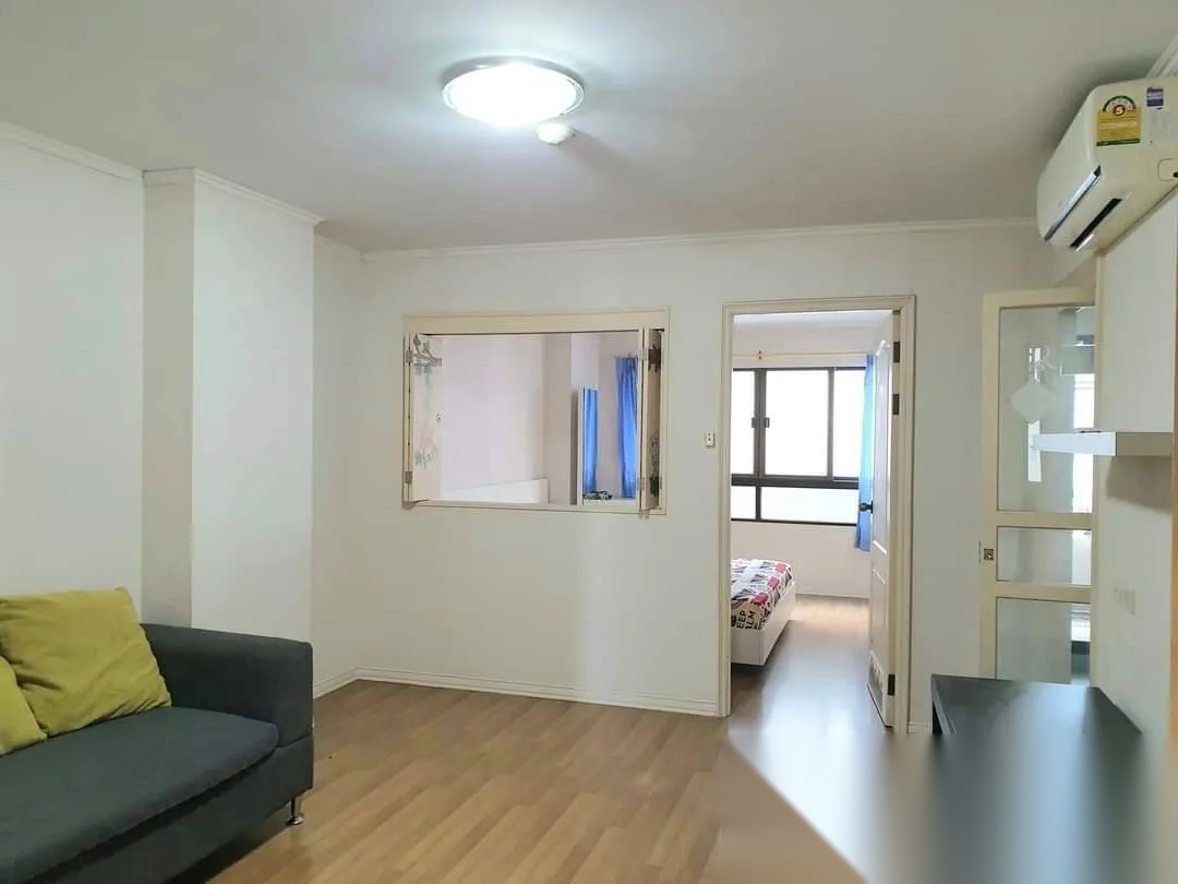 1 Bedroom Condo for sale at Lumpini Place Narathiwasratchanakarin — photo 2