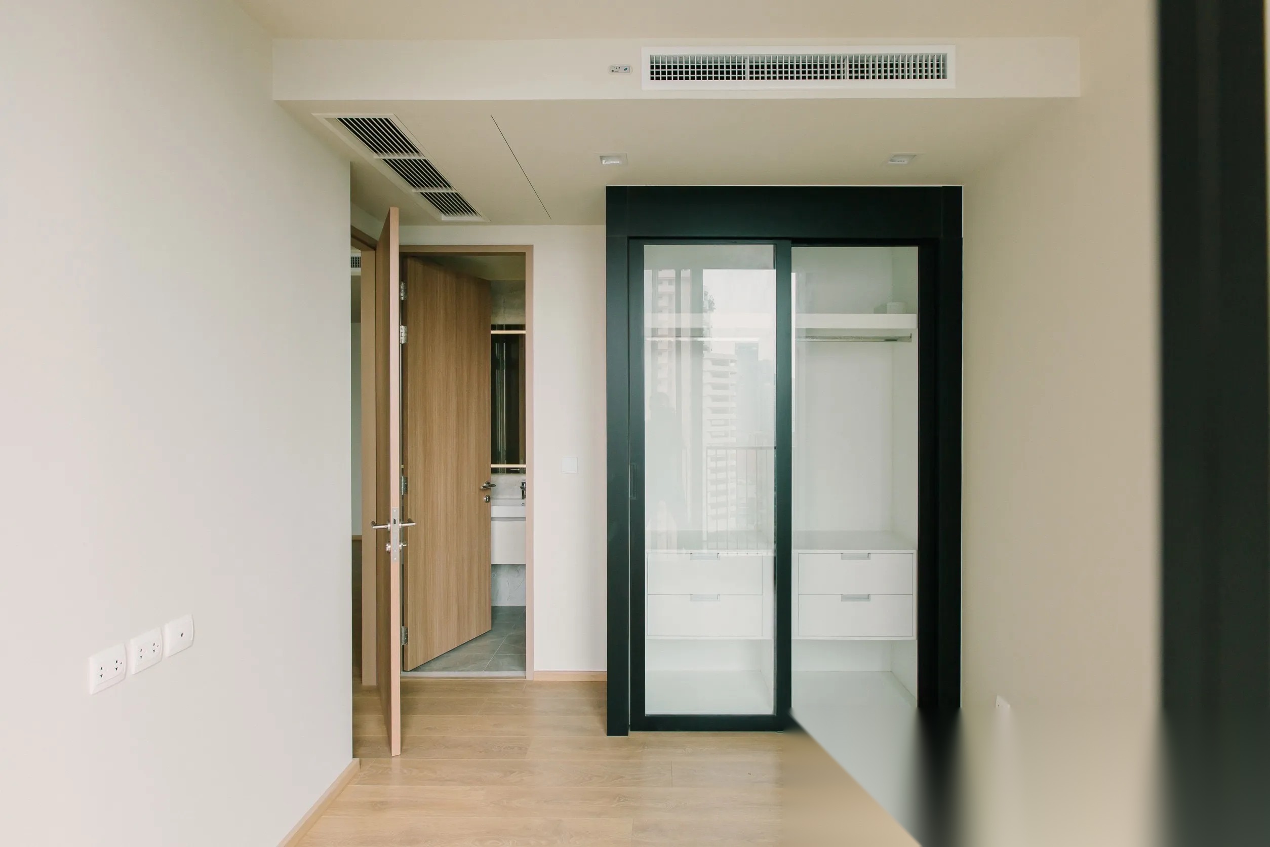 1 Bedroom Condo for sale at Noble Around Sukhumvit 33 — photo 3