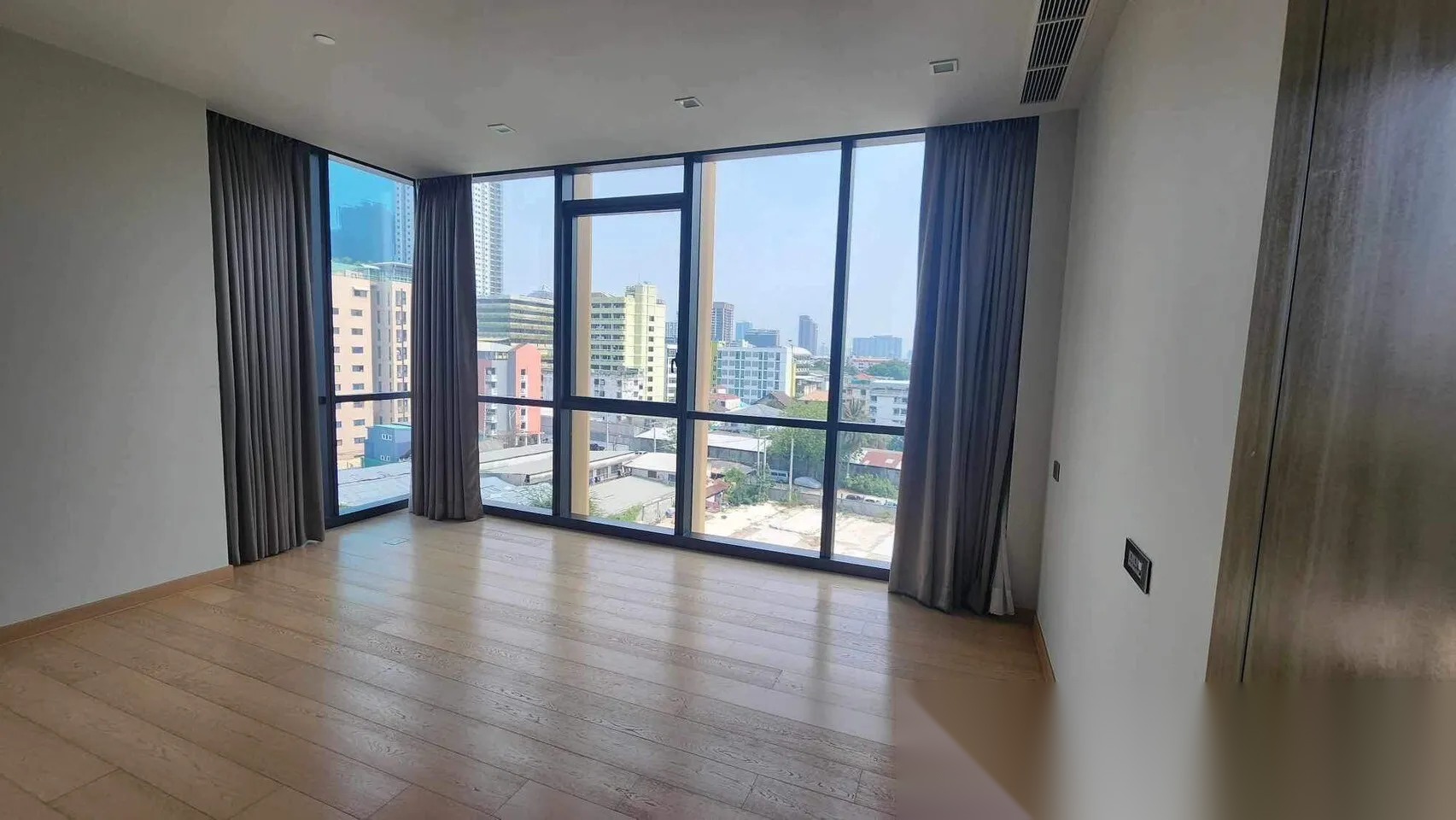 2 Bedroom Condo for sale at The Monument Thong Lo — photo 4